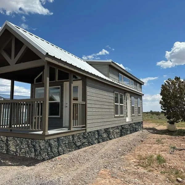 081 Tiny Home nr Grand Canyon South Rim Sleeps 8, Hotel in Valle