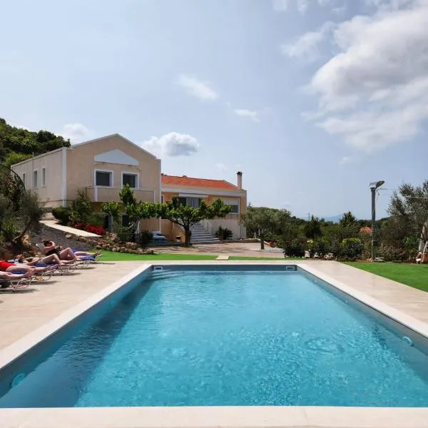 Villa Amfiario - Luxury & Breathtaking views under the Attica Sun!, ξενοδοχείο στον Κάλαμο