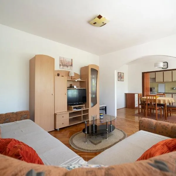 Apartman Ema, hotel v destinaci Gornji Karin