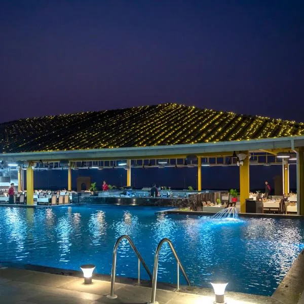 The Gold Beach Resort, hotel i Valsad