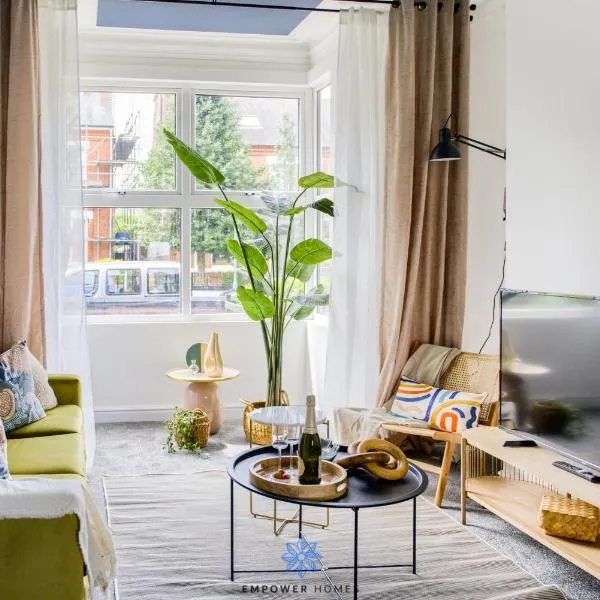 Doncaster Large Luxury 3 Bedroom House, Sleeps 8, City Centre, Racecourse, Free Parking, by EMPOWER HOMES, hotel in Doncaster