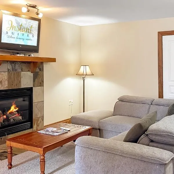 The Mont-Tremblant Hideaway by InstantSuites, hotel in Mont-Tremblant