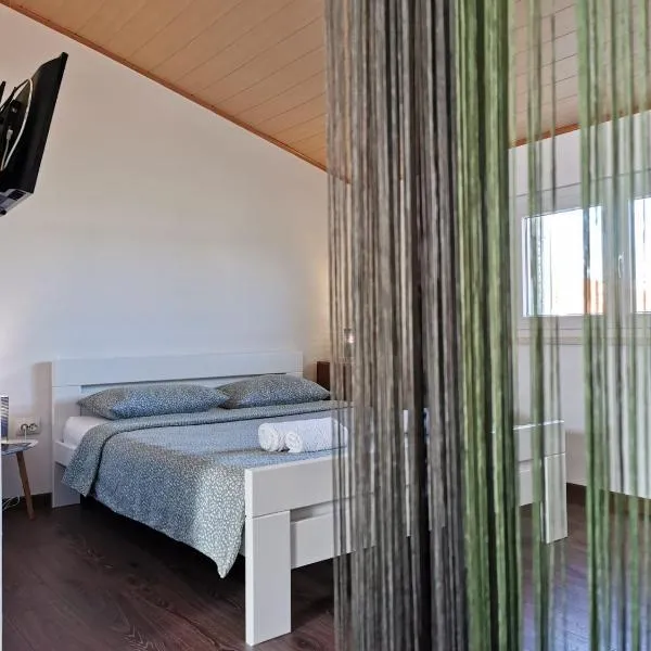 Apartmani Vana 1، فندق في تريبونج