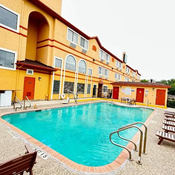 Quality Suites San Antonio Brooks City Base, hotel di San Antonio
