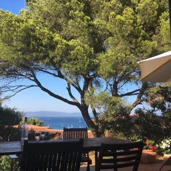 Villa Les Quatre Vents mit traumhaftem Meerblick, hotel v destinaci Hyères
