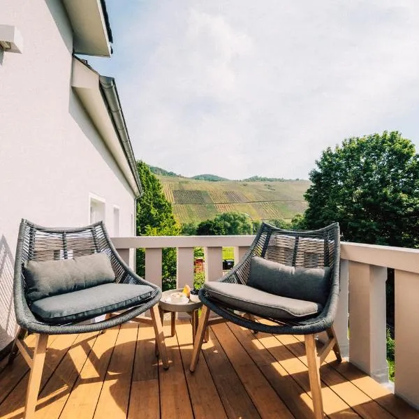 Gut Försterlay - Exklusive Boutique Apartments im historischen Winzerhaus direkt an der Mosel, hotel en Lösnich