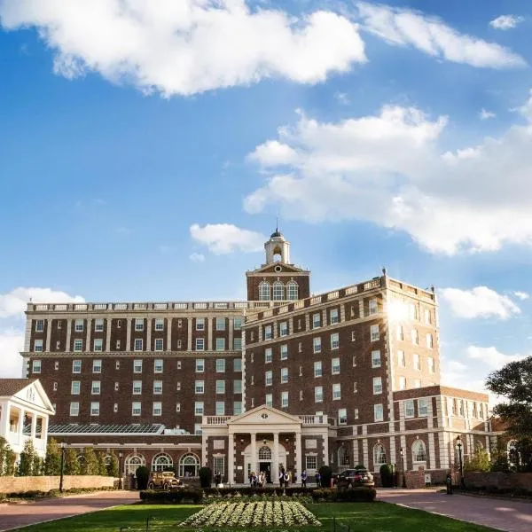 The Historic Cavalier Hotel and Beach Club Autograph Collection: Virginia Beach şehrinde bir otel