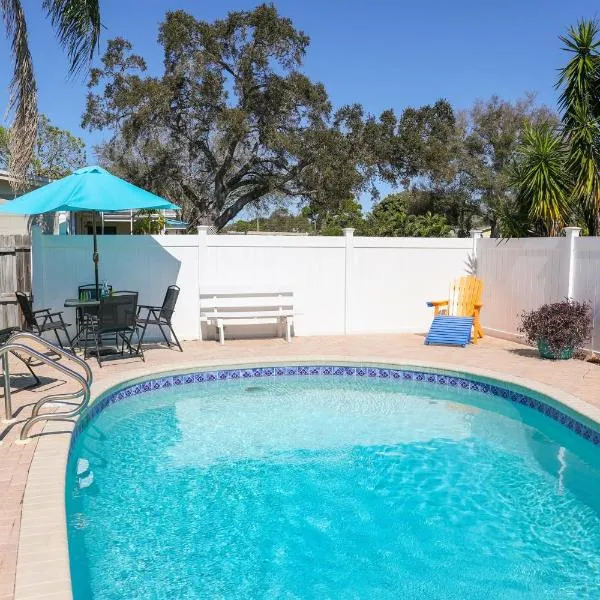 License to Chill - Heated Pool, Indian Rocks Beach, Play Room, hotel i Largo