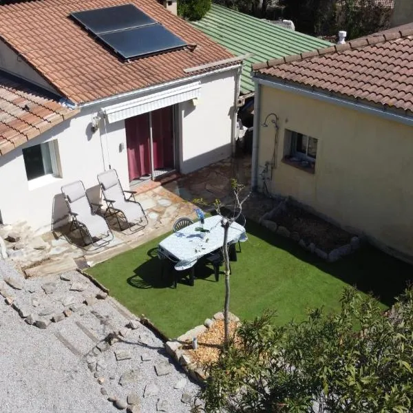 Proche Ajaccio maisonnette indépendante 4 personnes au calme, hotel v destinaci Alata