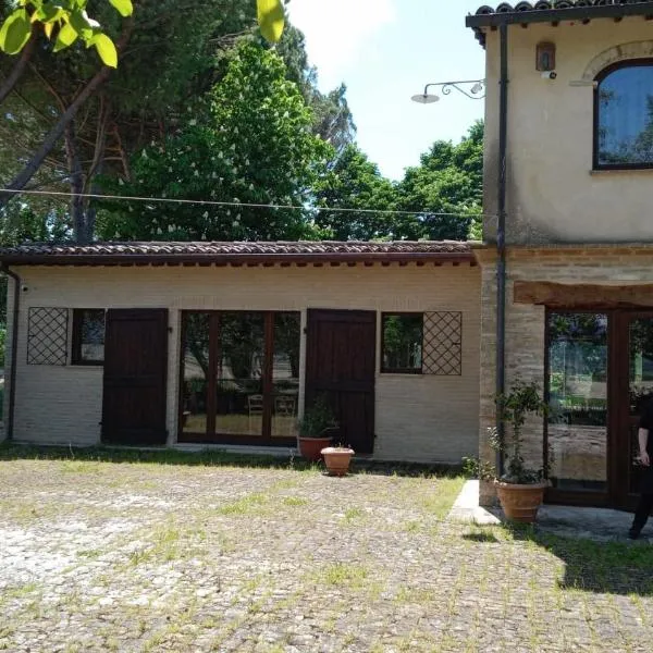 CASALE SUL CLITUNNO, hotel v destinaci Foligno