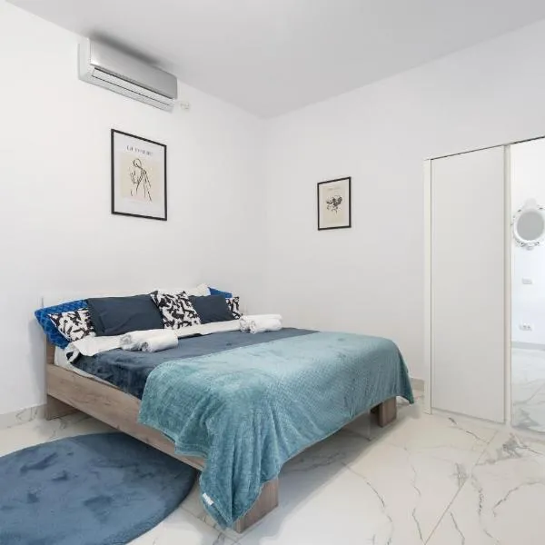 Blue-Line-Apartment-Unirii, hotel in Bucharest