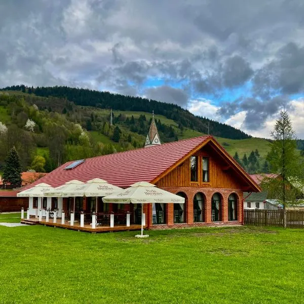 Păltiniş-Ciuc에 위치한 호텔 Biotour Camping & Restaurant