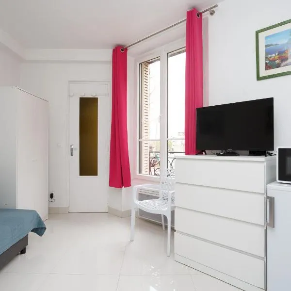 Bourget RER chambre 1er étage gauche, hotel in Le Bourget