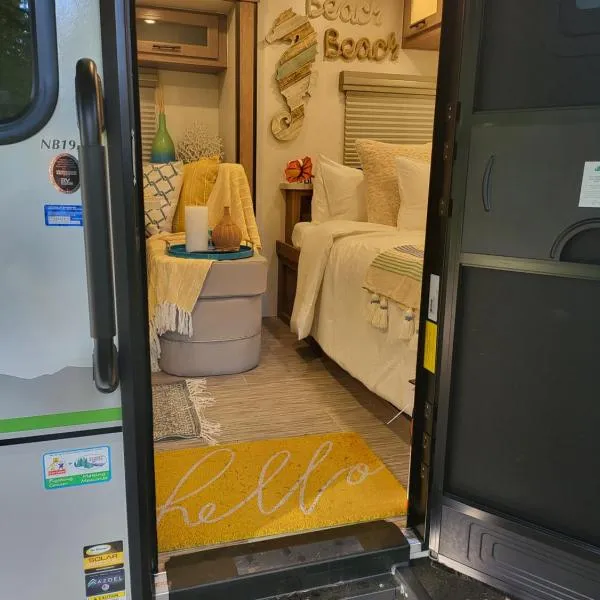 Island Breeze RV，卡溫頓的飯店