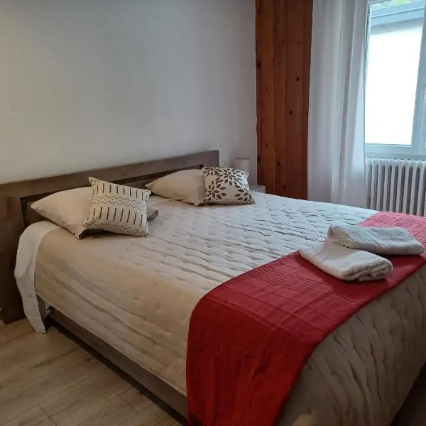 Appartement 6 pers, LA VANOISE, GARAGE motos vélos, viešbutis mieste Fourneaux