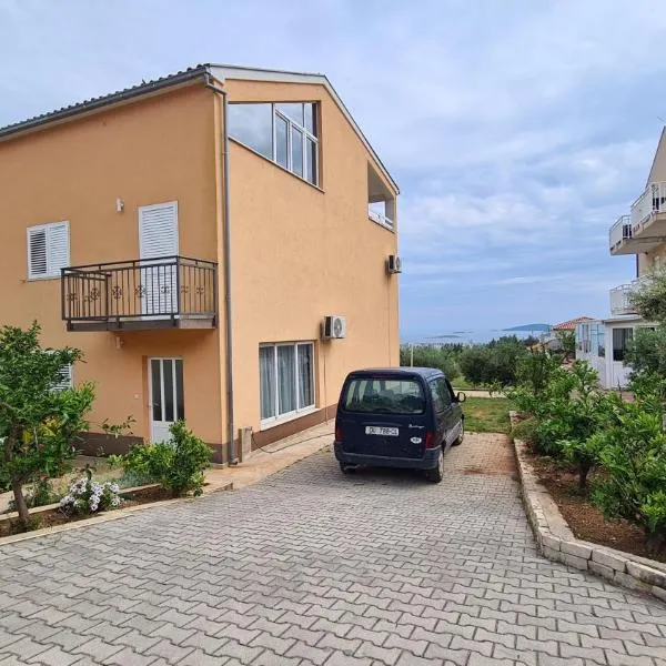 Apartments Josip, hotel di Orebić