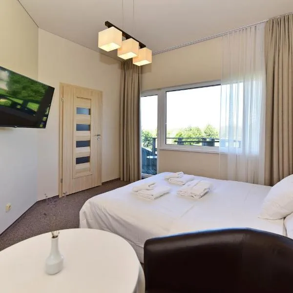 Cozy stay by Kaunas vila 9Vėjai, hotel en Girininkai