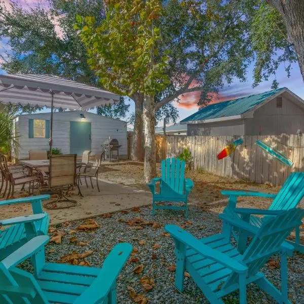 Fanta Sea - Private Seasonal Hot Tub, Game Room, Walk to Beach, Pets OK, & More!, hotel in Panama City Beach