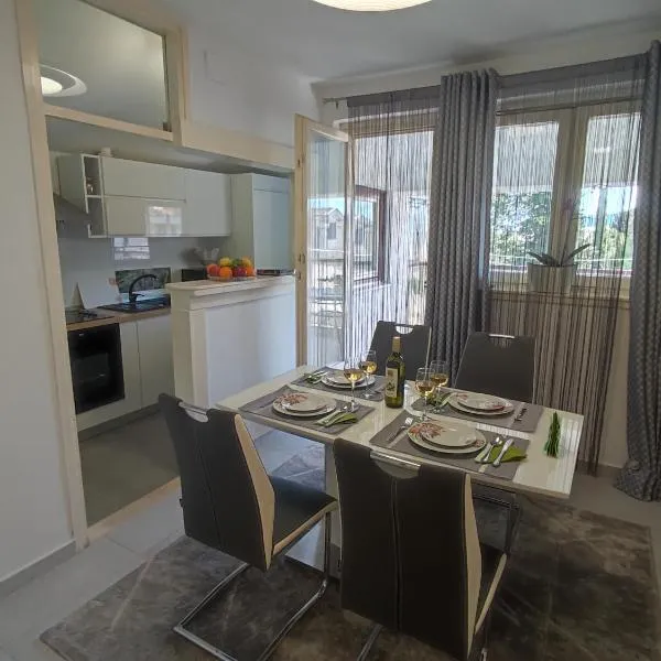 Apartman Oaza - Ploče, Croatia, hotel v destinácii Ploče