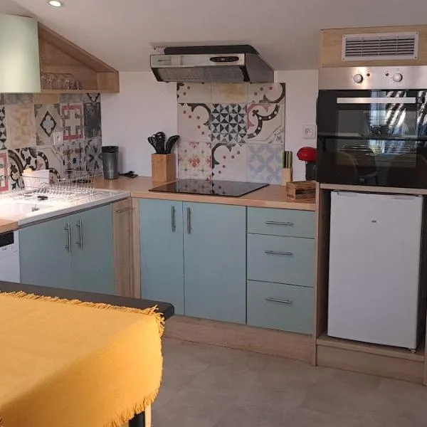 Appartement 35m2 en RDC avec terrasse, khách sạn ở Poueyferré