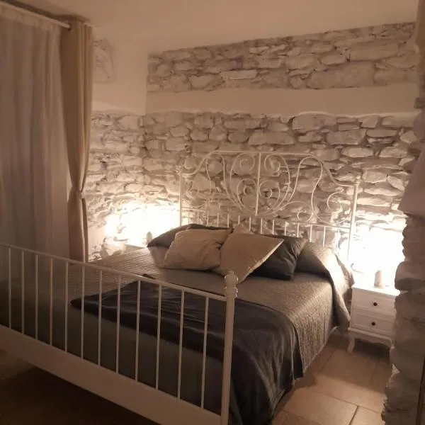 APE BIANCA - Appartamento Lavanda, hotel v destinaci Colico