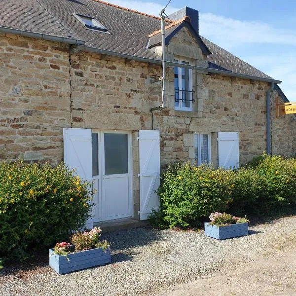 Charming traditional 2-Bed Cottage near Plemet, hotel i Saint-Gilles-du-Mené