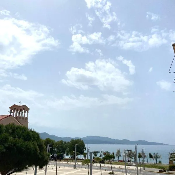 Seaside Studio 2 ( 30 meters from the beach ), hotel in Kalamata