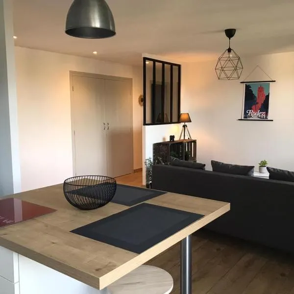 T2 50m2 3*,centre ville,calme,lumineux charme, hotel v destinácii Rodez