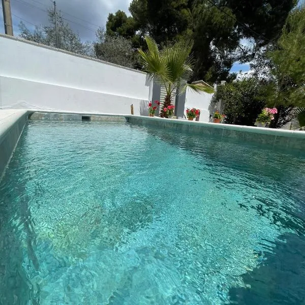 La Llacuna에 위치한 호텔 Casita rural con piscina