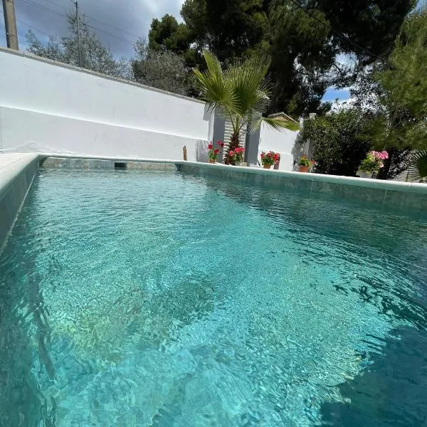 Casita rural con piscina、La Torre de Claramuntのホテル