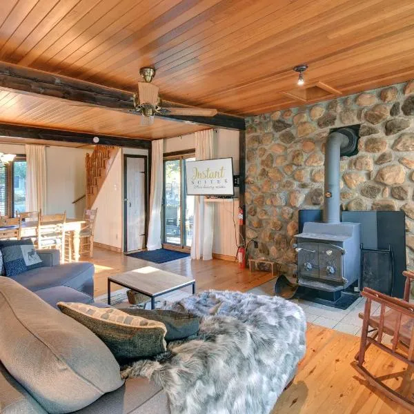 The Woodland Cabin by Instant Suites - Old Village Mont-Tremblant, hôtel à Mont-Tremblant