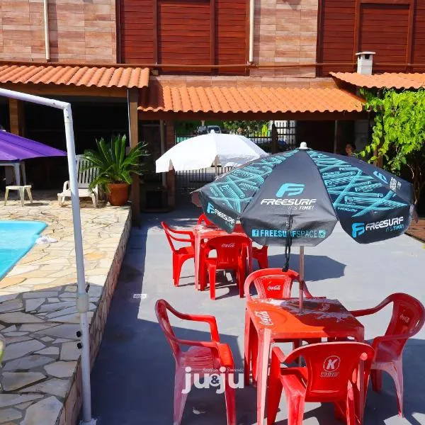 Recanto Pousada JU&JU com piscina COMPARTILHADA, hotell sihtkohas Pontal do Paraná