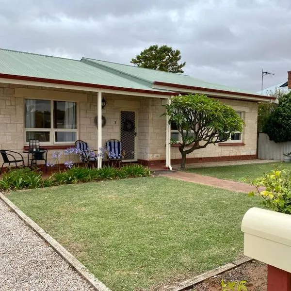 Tumby Bay Escape - 4BR - Beautiful Beach Cottage, hotel in Tumby Bay