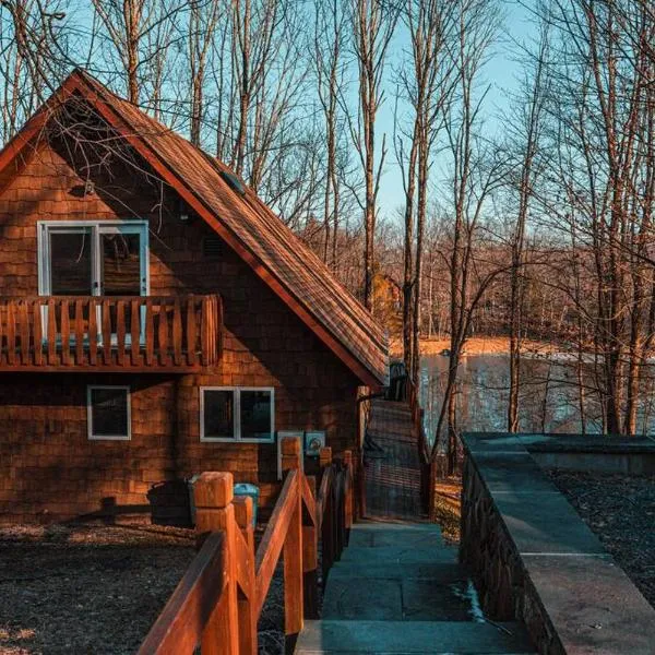 Lovely Liberty Chalet On the Waterfront, hotel in Jeffersonville