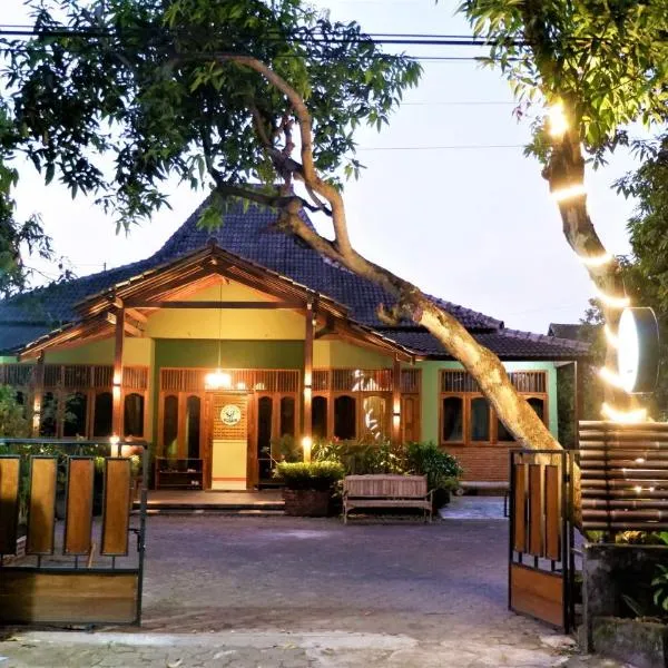 Sleepy Raccoon Hostel, hotel a Yogyakarta