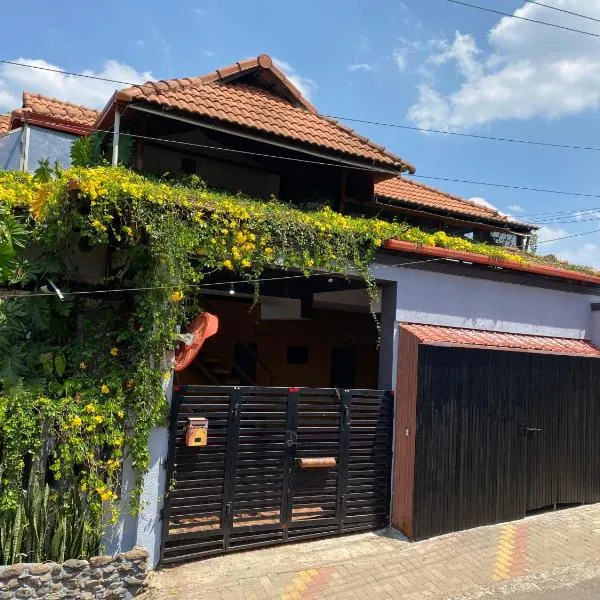 Coorg North Breeze Homestay, hotel di Madikeri