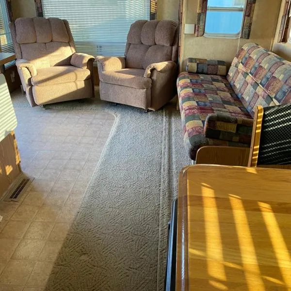 Super saver fifth wheel., hotel in Tucson