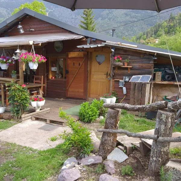 LA CABANE, petite chambre agréable chez l'habitant, maison toute en bois, hotel v destinaci Valdeblore