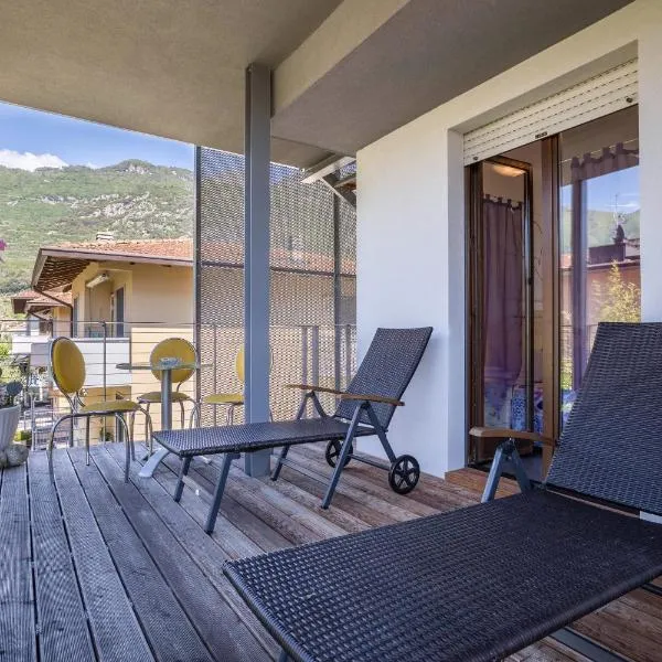 Holiday Speed with terrace, hotel in Arco
