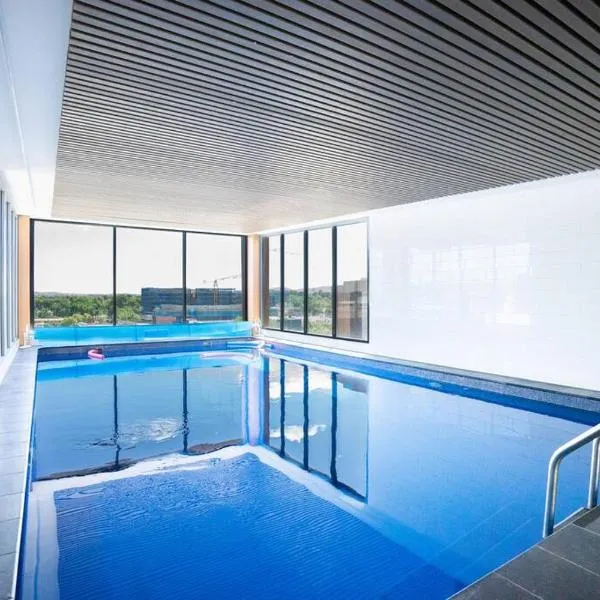 Lux 2 Bed 2 Bath Secure Parking Apartment in the Heart of Dickson, Canberra, hotel v destinaci Canberra