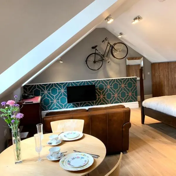 Scholar's Loft - Cosy & Close to Central Cambridge، فندق في Kingston