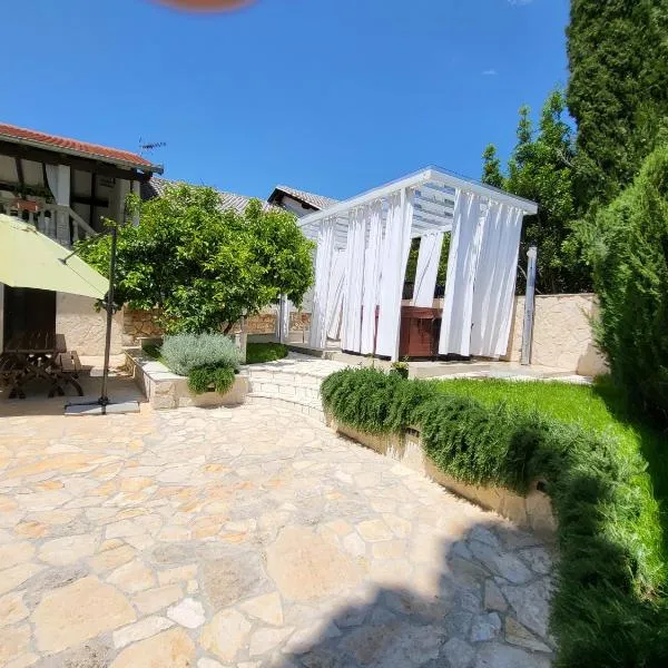 Villa Roko - Luxury Villa 60m from beach!, hotel v destinaci Ždrelac