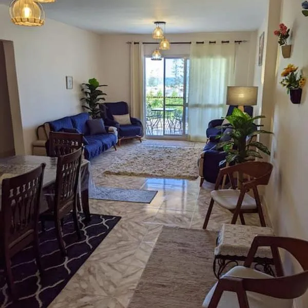 Spacious 3 bedroom apartment with a sea view., hotel in Borg El Arab