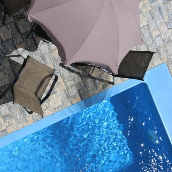 3 Bedroom Family Pool Villa Flic-en-Flac Beach, hotel v destinaci Flic-en-Flac