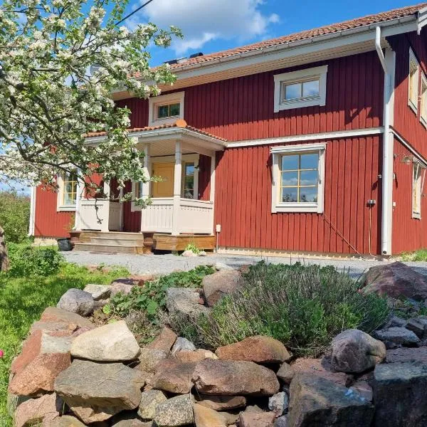 Sällinge House - Cozy Villa with Fireplace and Garden close to Uppsala, hotel in Uppsala