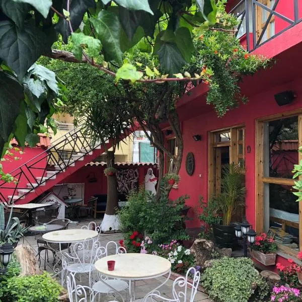 Red Goat Hostel, hotel v destinaci Tirana