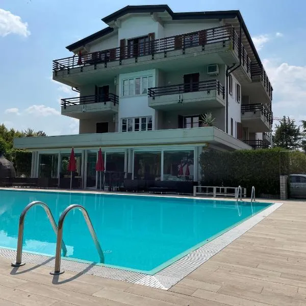 Residence Alexandra Stay, hotel v Sirmione