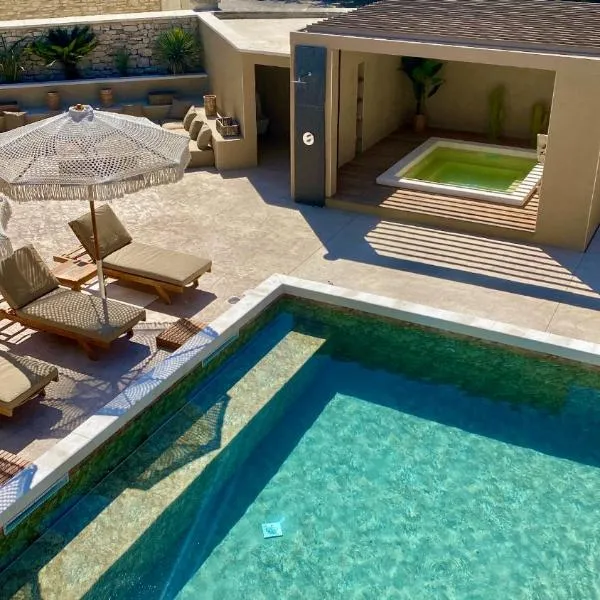 La Maison d'Ambrine - La Villa Ibiza, hotel en Chamaret