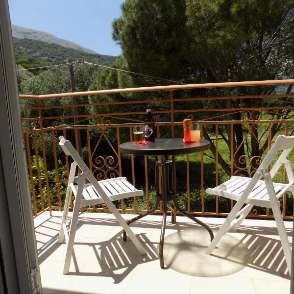 Afrodite Spacious Apartments!, hotel v destinaci Agia Effimia