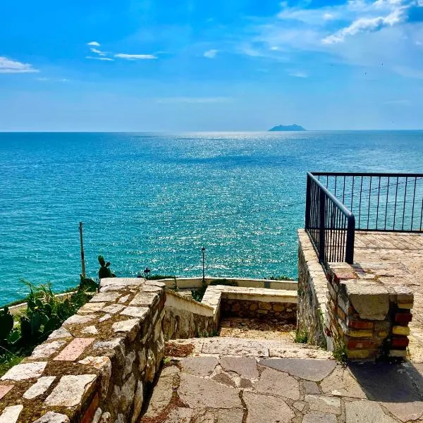 Il Mare Nel Pozzo Sperlonga Centro Storico Tutti i servizi sotto casa, a 100 mt dal mare Parcheggio multilivello adiacente, lasci la macchina e fai tutto a piedi!, hotel in Sperlonga
